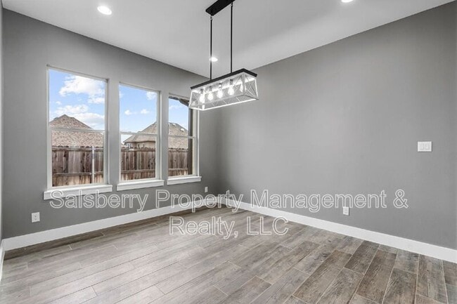 Building Photo - 121 Cedar Ln