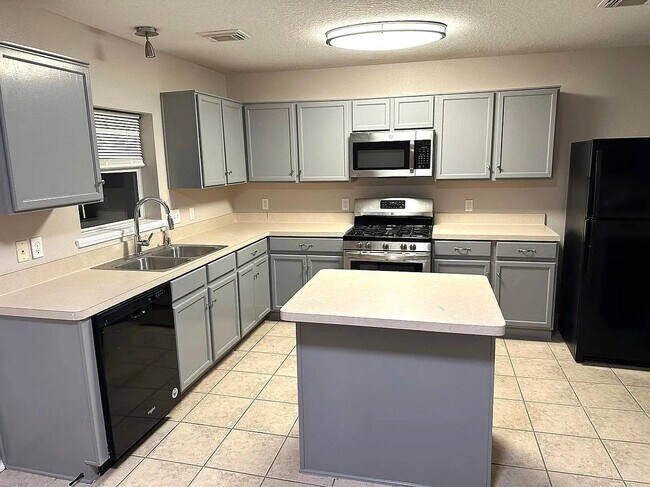 Building Photo - 4811 Pebble Bluff Ln