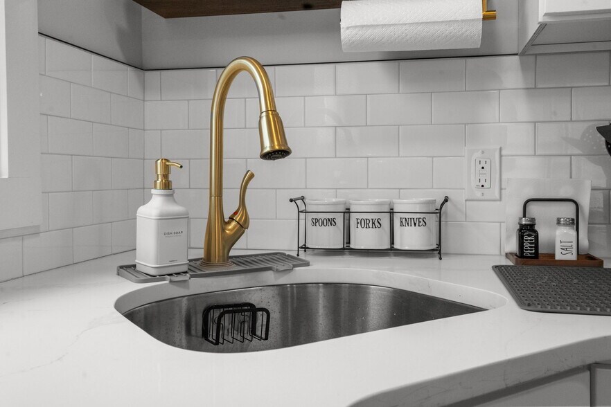 Building Photo - 149 E Main St