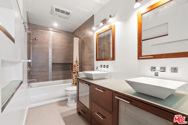 Building Photo - 2508 Arizona Ave