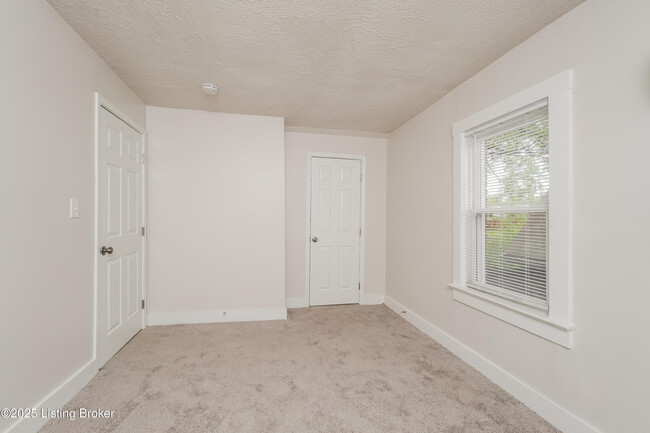 Building Photo - 115 S 39th St