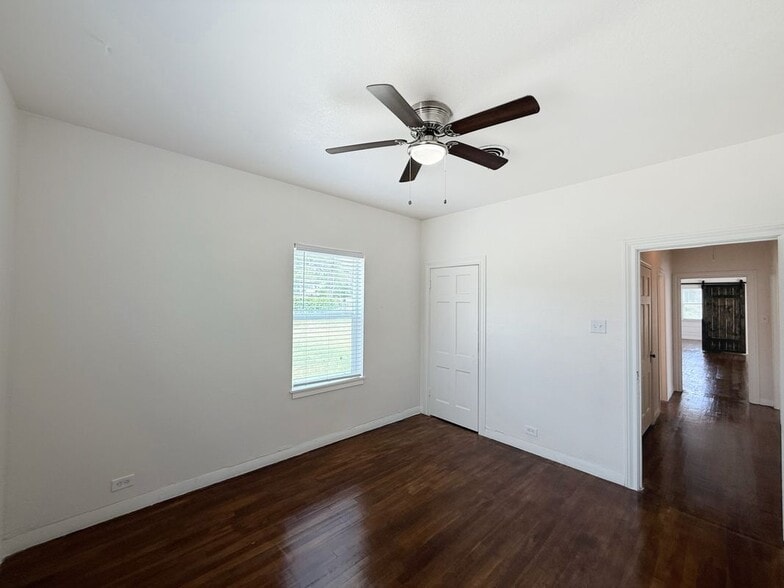 Building Photo - 1214 Sutton Dr