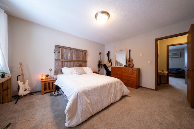 Building Photo - 1637 Christie Pl