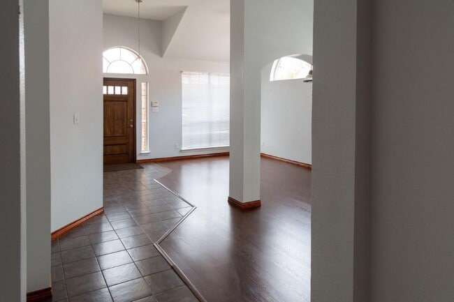 Building Photo - 1524 Jessica Ln