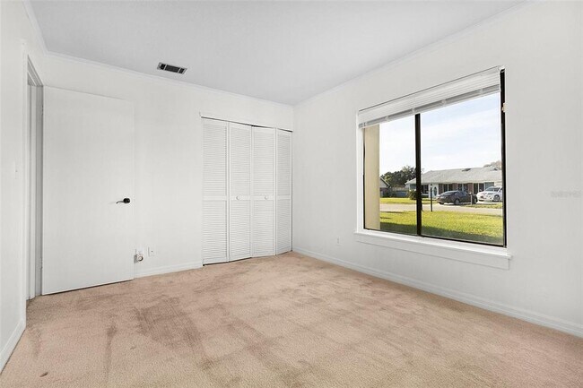 Building Photo - 712 E Flag Way