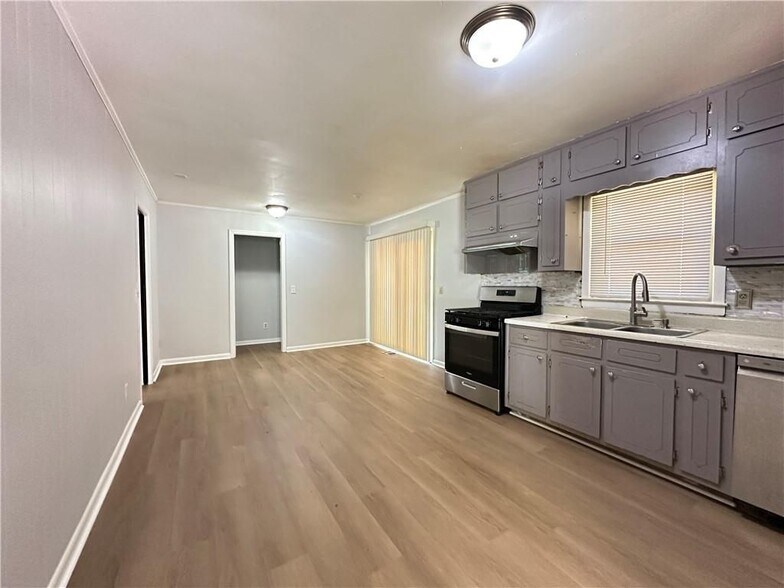 Building Photo - 967 Pine Roc Dr