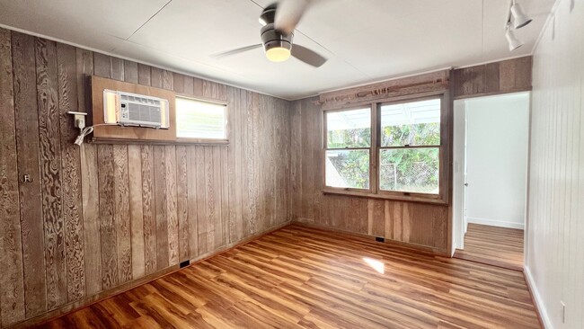 Building Photo - AVAILABLE NOW! PARTIALLY RENOVATED 2 BEDRO...