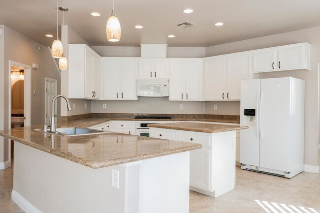 Building Photo - Beautiful Home in a Guard Gated Community