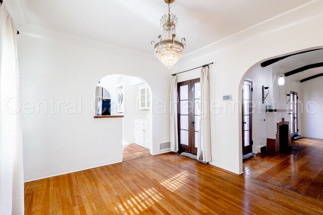 Building Photo - 3 Bedroom/2.5 Bath Home with a Mother In Law Unit - $2595 per month!