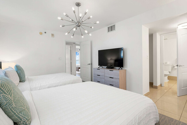 Building Photo - 1200 Brickell Bay Dr