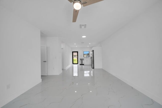 Building Photo - 2413 Quentin Ave S