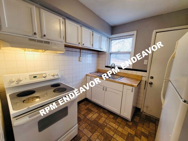 Building Photo - 1/2 OFF 1 MONTHS' RENT ! Charming 2-Bed Ho...