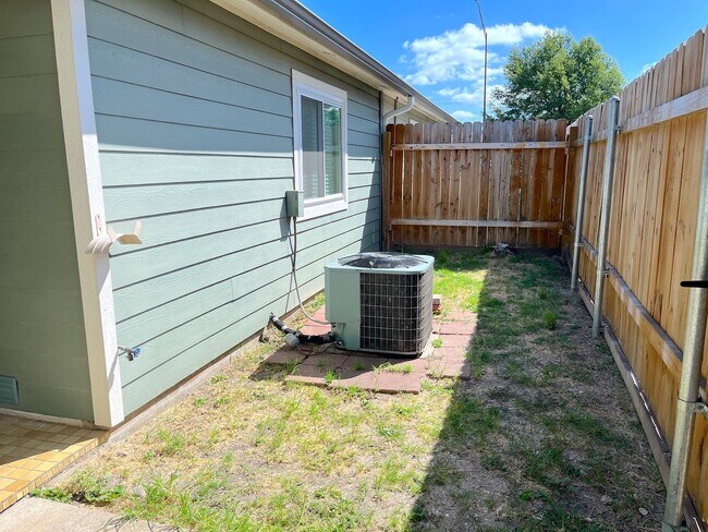 Building Photo - AUG 2026 PRE-LEASE!  Spacious 2 Bedroom Condo