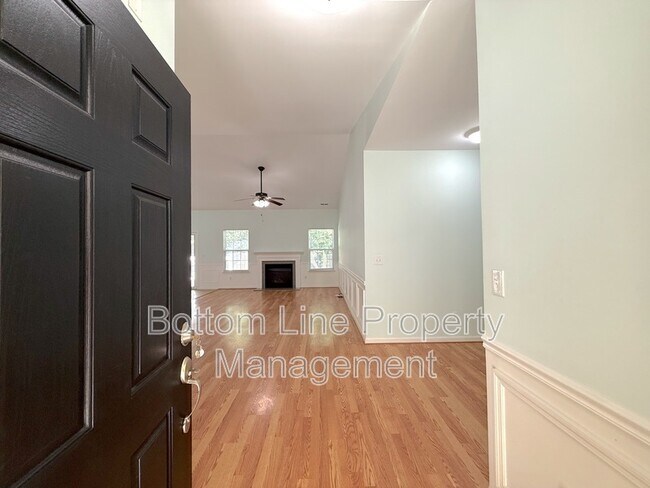 Building Photo - 10226 Highland Creek Cir