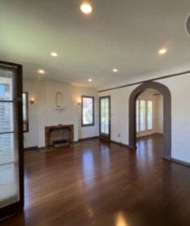 Building Photo - 1171 Huntington Dr
