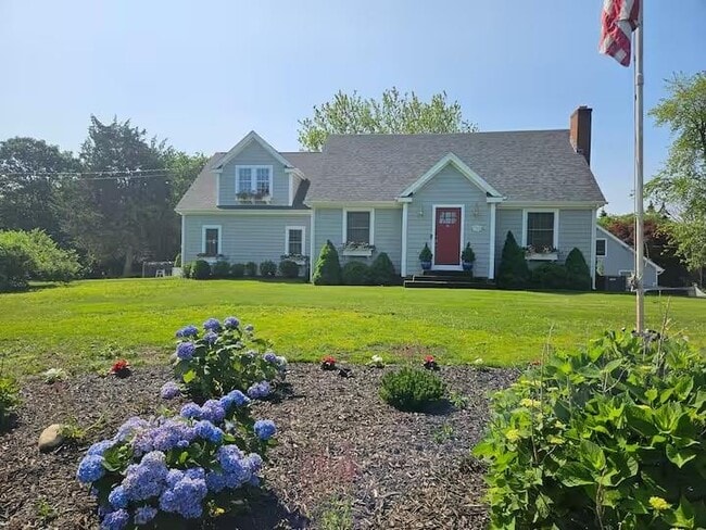 Building Photo - 316 Succotash Rd