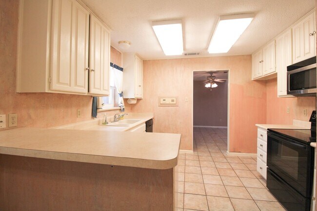 Building Photo - 10323 Quail Meadow St