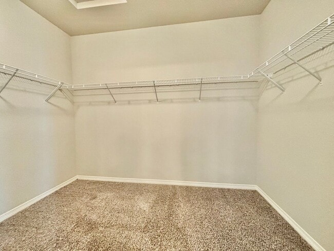Building Photo - Beautiful 3 bed, 3 bath Townhome in West W...