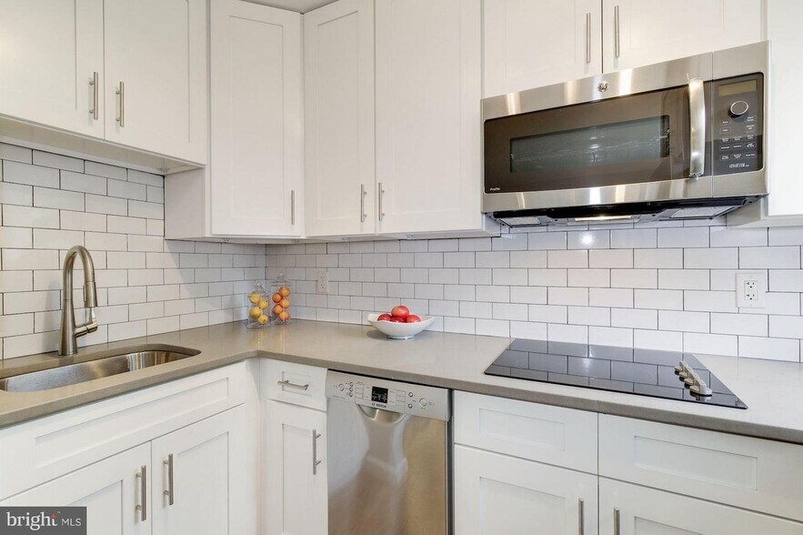 Building Photo - 4004 Beecher St NW