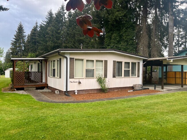 Building Photo - Quiet 2 bedroom home
