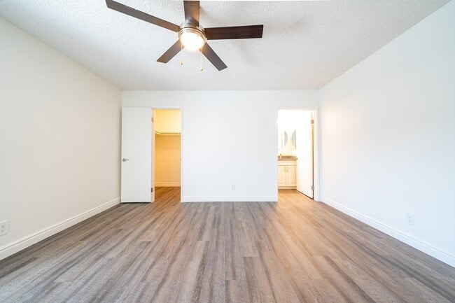 Building Photo - 1440 Oak Dr