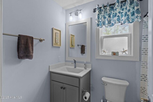 Building Photo - Welcome to this stunning 4-bedroom, 3.5-ba...