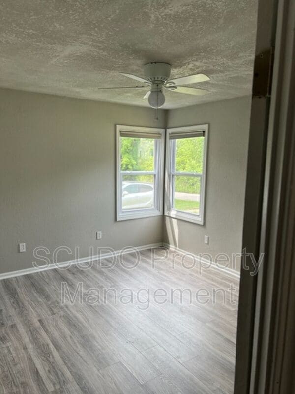 Building Photo - 623 N Highland Dr