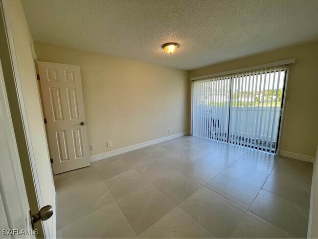 Building Photo - 4052 Bayshore Dr