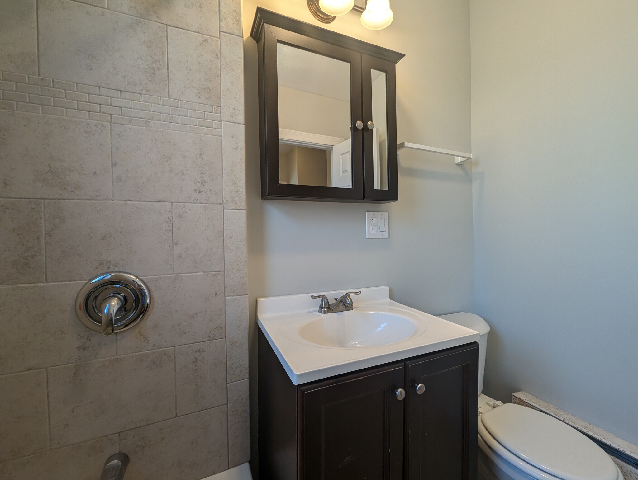 Building Photo - 3732 N Pine Grove Ave