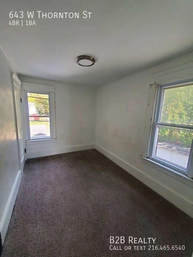 Building Photo - 643 W Thornton St