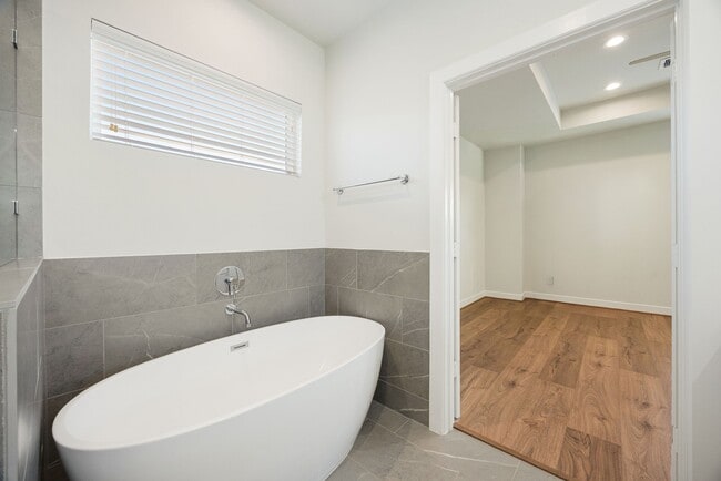 Building Photo - 6302 Chelsea Falls Ln