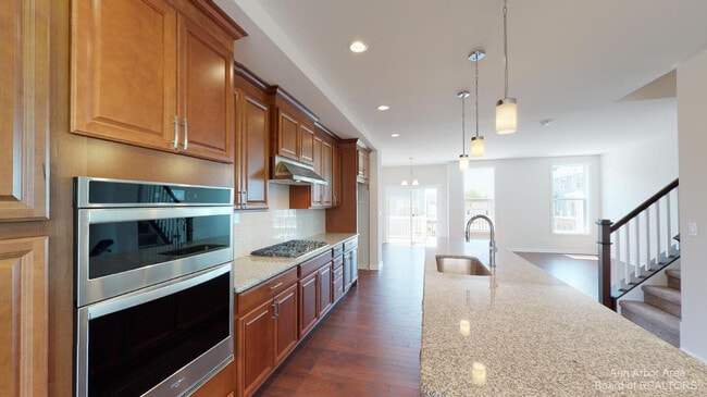 Building Photo - 2704 S Spurway Dr