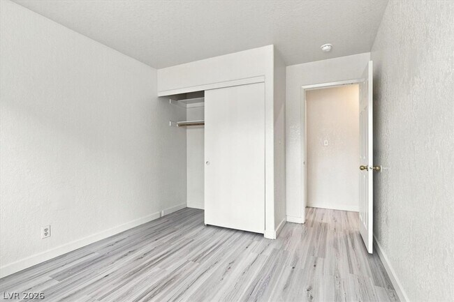 Building Photo - 5042 S Rainbow Blvd