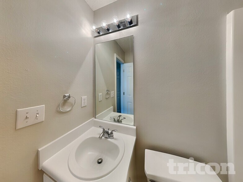 Building Photo - 4151 Ravenwood Ct