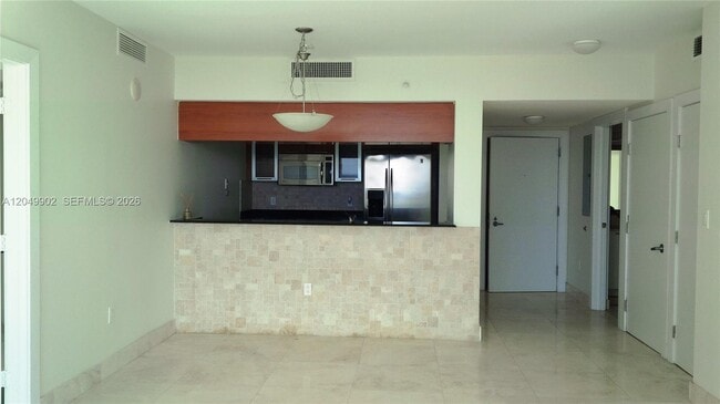 Building Photo - 1800 N Bayshore Dr