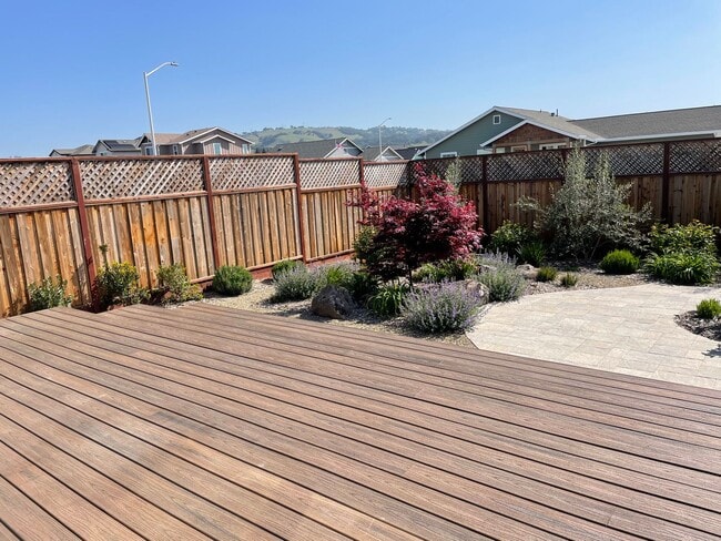 Building Photo - 3 bedroom 2 bath New Construction Coffey Park!!