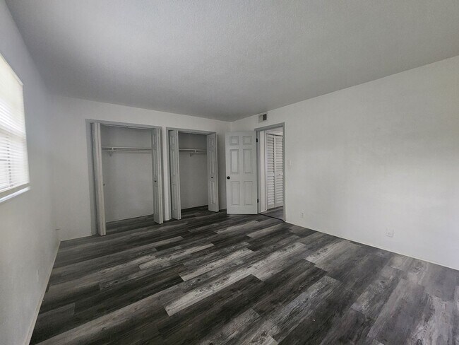 Building Photo - ** LIMITED TIME SPECIAL ** 1 Bedroom / 1 Bathroom Apartment Home