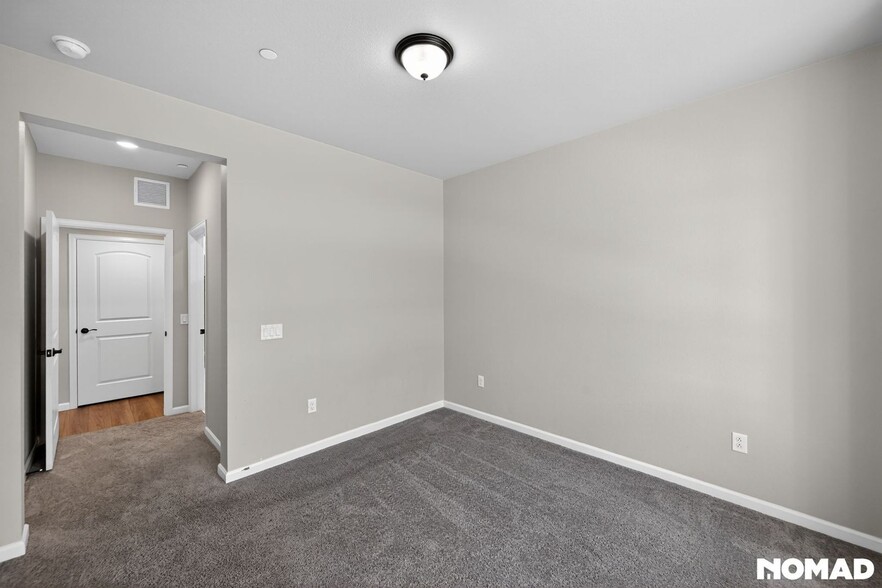 Building Photo - 6153 N Ceylon St