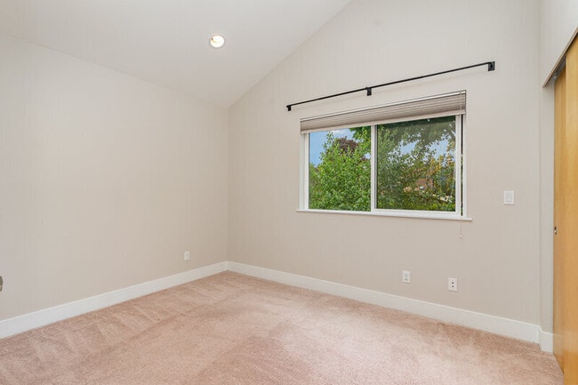 Building Photo - 3008 NE 55th St