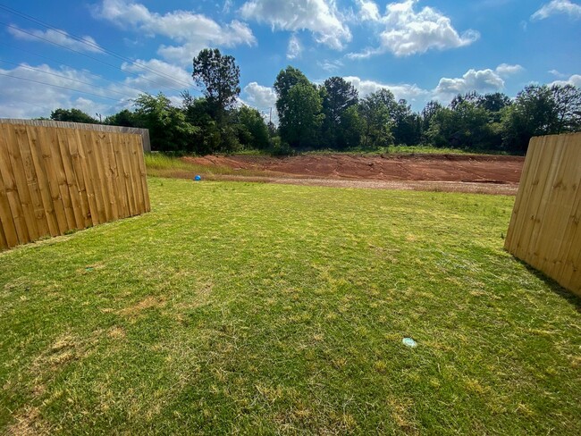 Building Photo - New Townhome