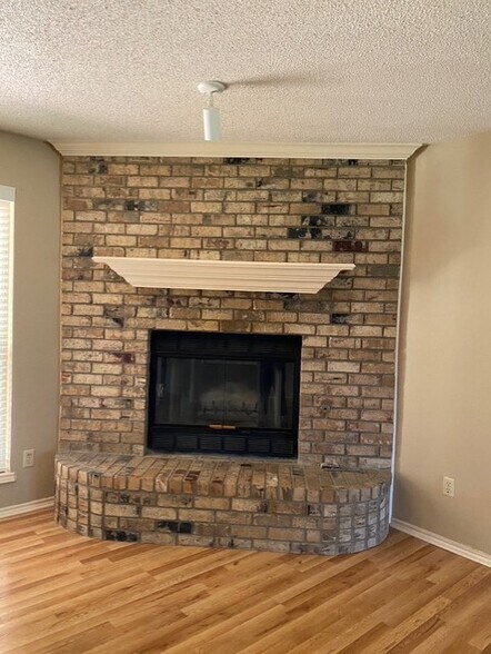 Building Photo - 5105 Woodgate Dr