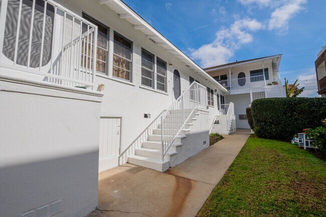 Building Photo - Juanita Residences