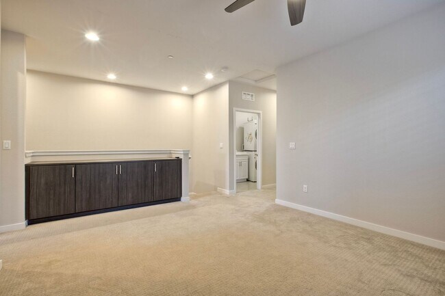 Building Photo - 3 Br/2.5 Ba w Loft and 2 car attached gara...