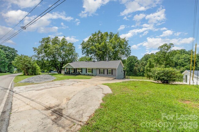 Building Photo - 1164 Bradford Mountain Rd
