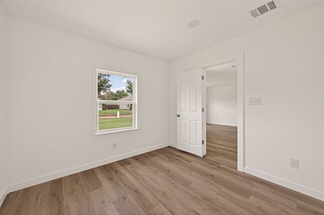 Building Photo - 3922 Alsace St