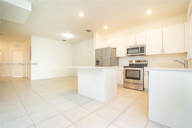 Building Photo - 13237 SW 286th Terrace