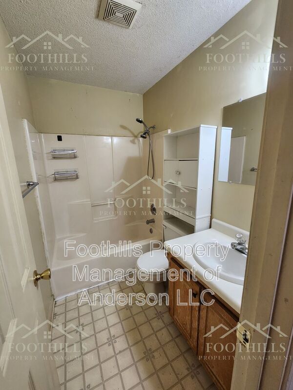 Building Photo - 123 Woodland Dr