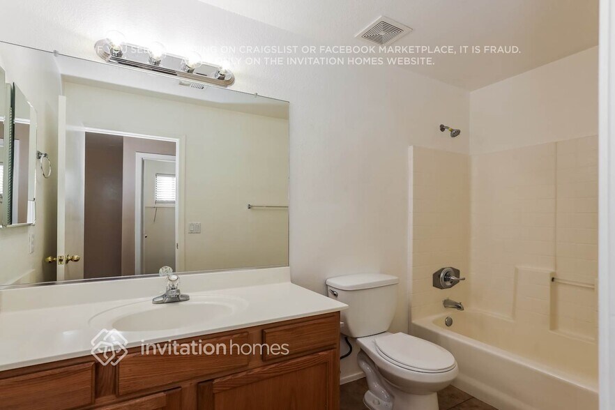 Building Photo - 5638 S 5th Dr