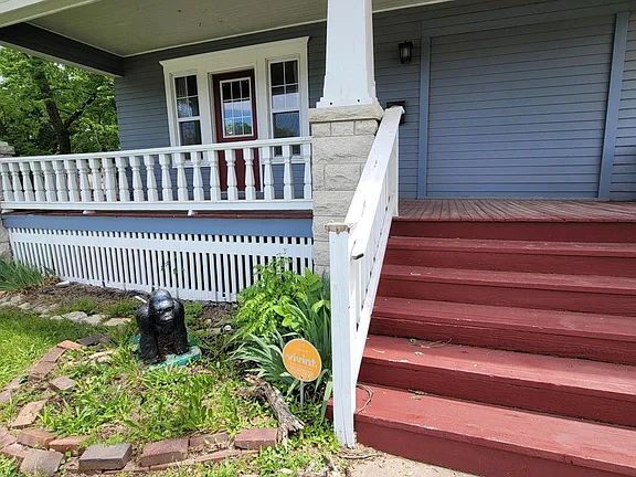 Building Photo - "Spacious 5-Bedroom Retreat with Fireplace Charm on S Broadway!"