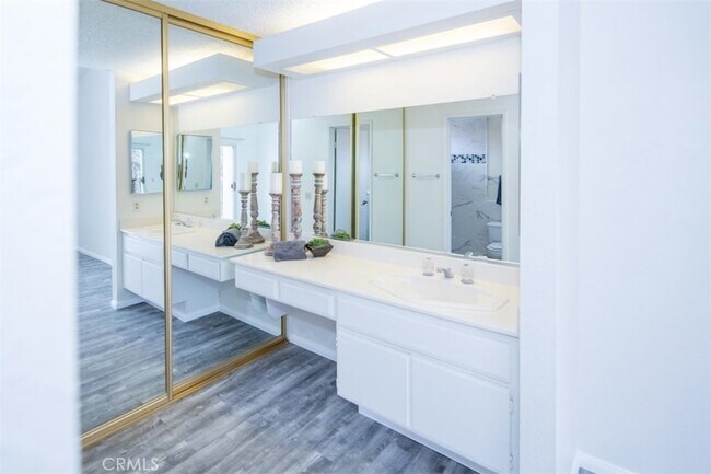 Building Photo - 29 Blue Oak